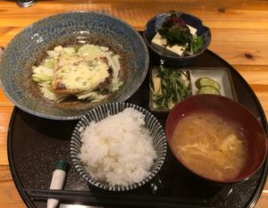 大阪本町のおいしいランチ。今日の日替わりメニューはサバの塩焼きのしょうがマヨネーズあえ！
